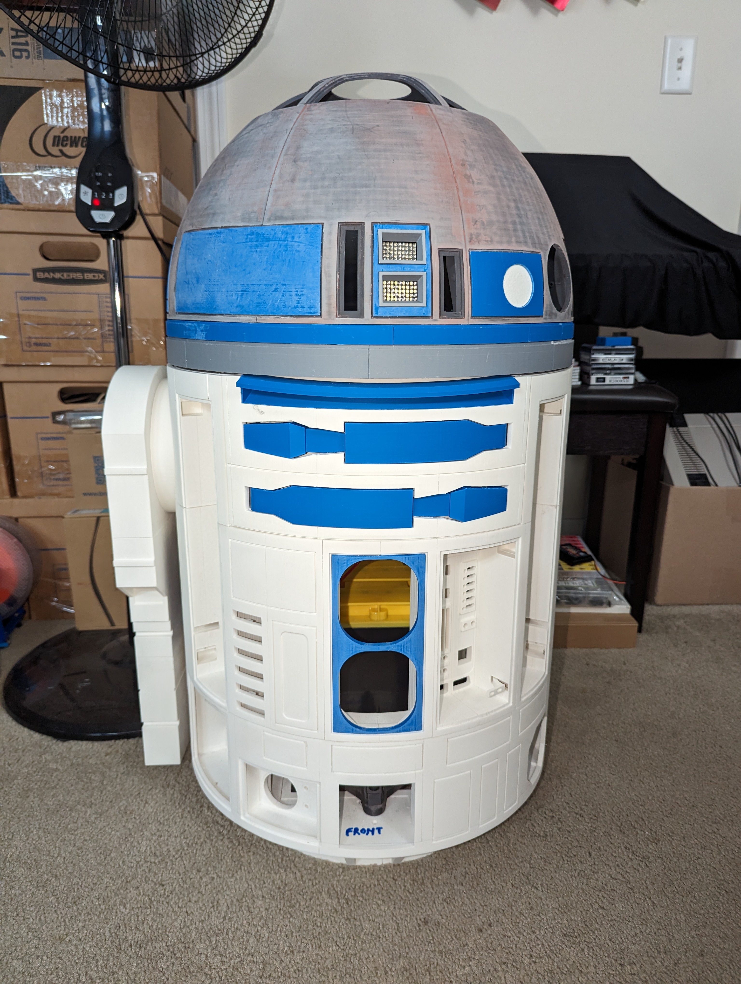 R2-D2 Model View 10