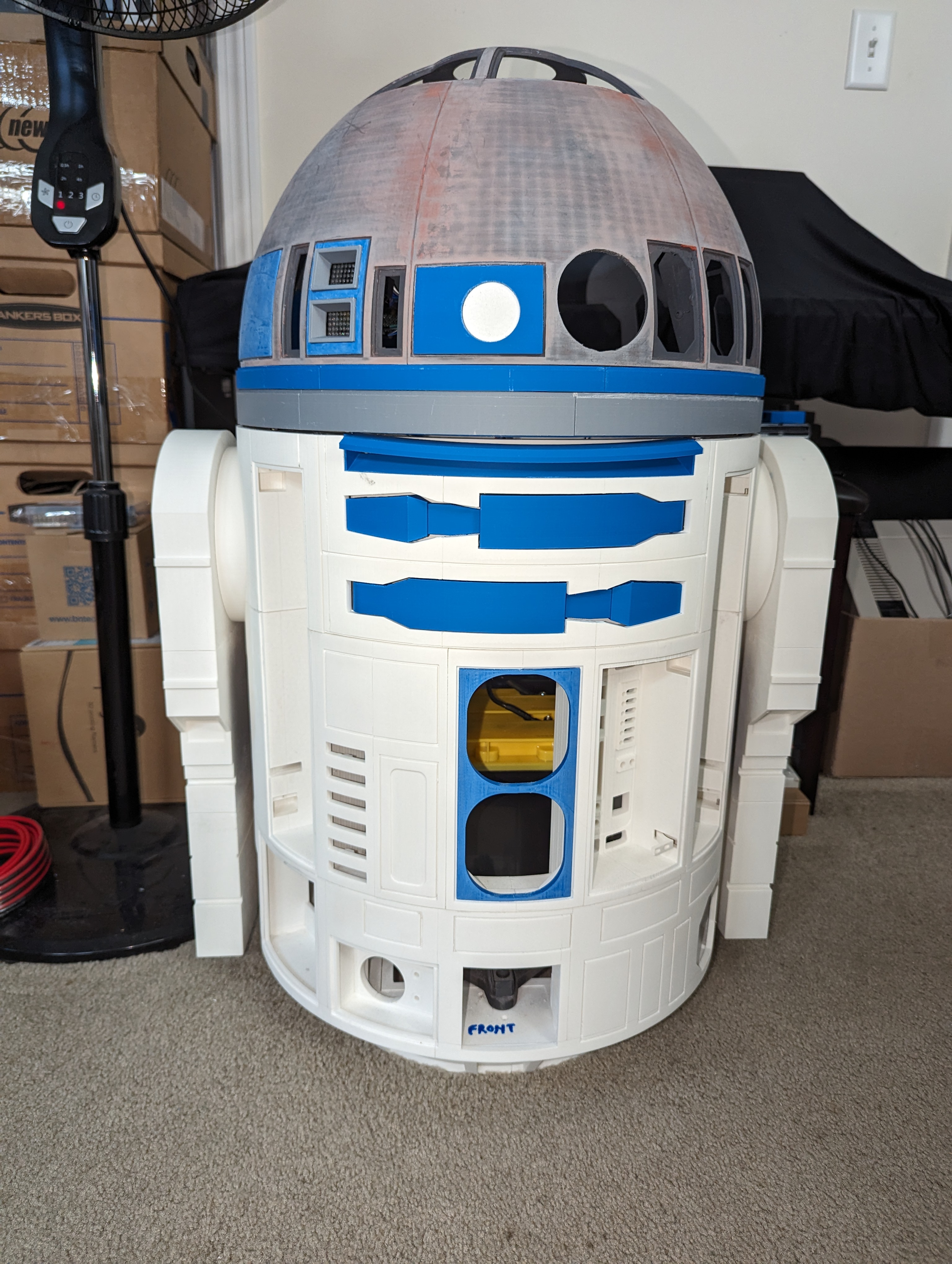 R2-D2 Model View 11