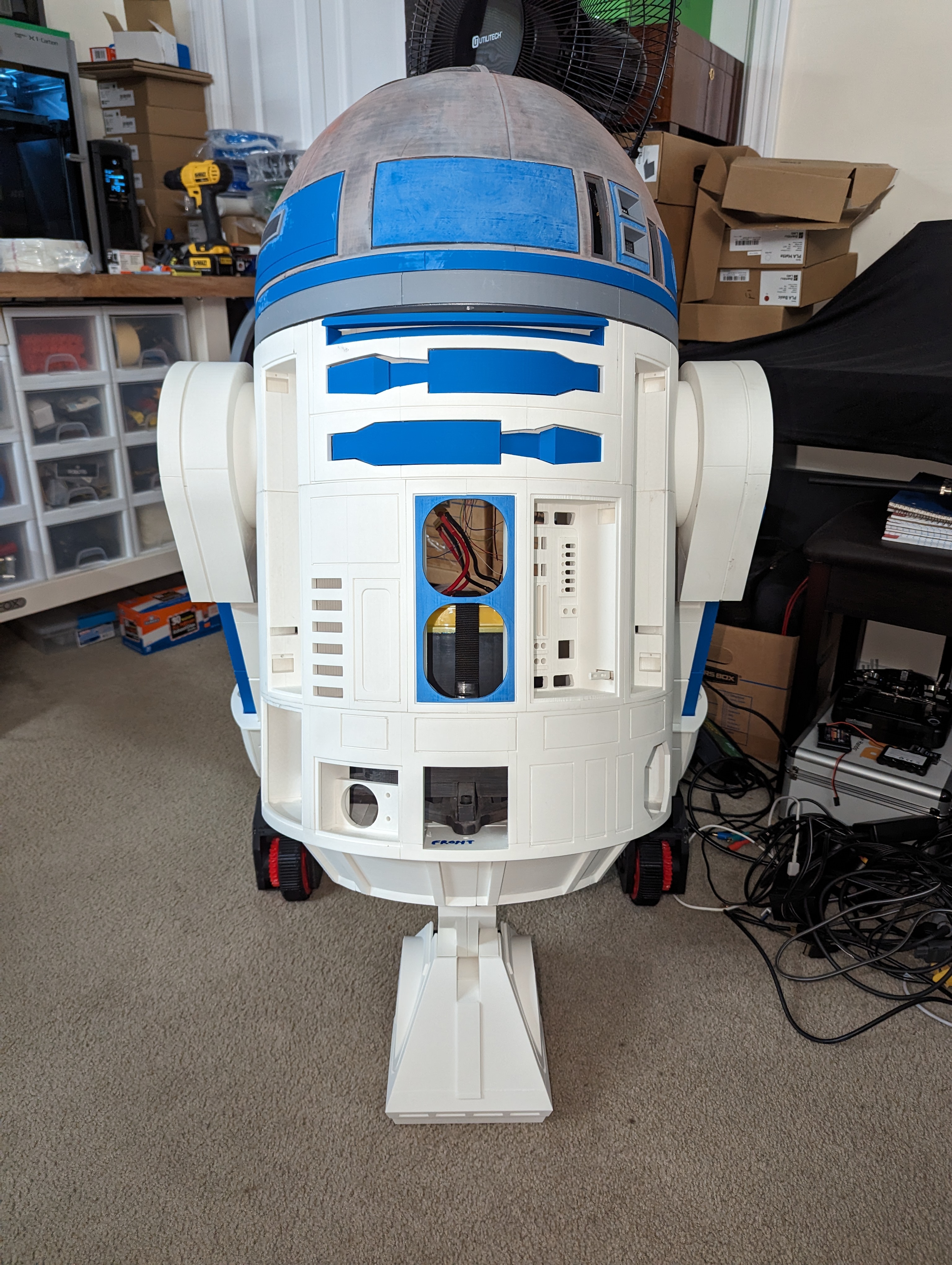 R2-D2 Model View 17